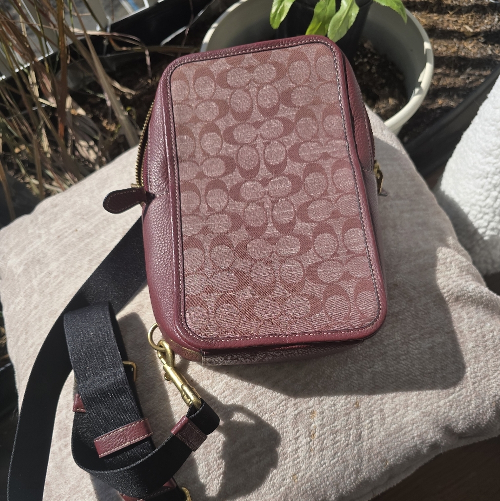 COACH Sullivan Pack In Signature Chambray & Leather Sling Bag Brass/Wine